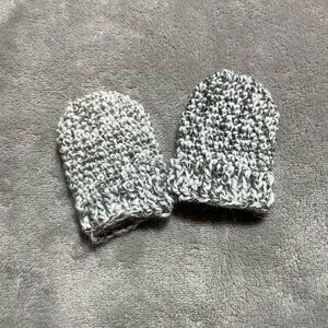 New handmade preemie mittens
